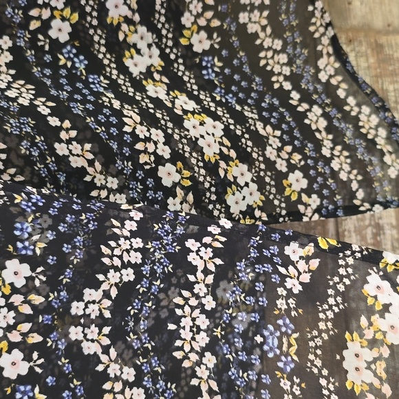 Candies Patterned Button-Up Blouse, Ladies size S - Picture 4 of 7